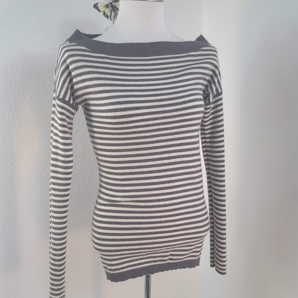 CLUB MONACO 100% CASHMERE STRIPED LONG SLEEVE BOAT NECK WOMEN'S SIZE SMALL - Picture 9 of 16